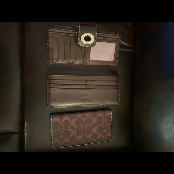 Brown coach wallet - Picture 3 of 8